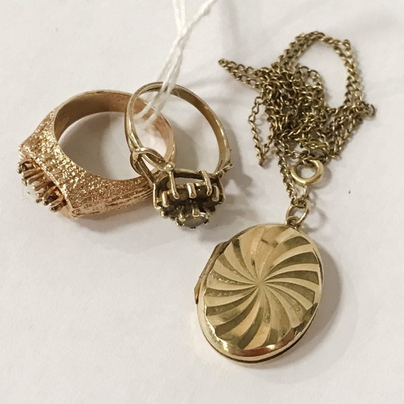 TWO 9CT GOLD RINGS & 9CT GOLD LOCKET - Southgate Auction Rooms