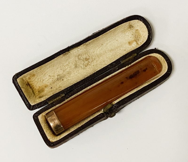 AMBER CIGARETTE HOLDER WITH 9CT GOLD RIM