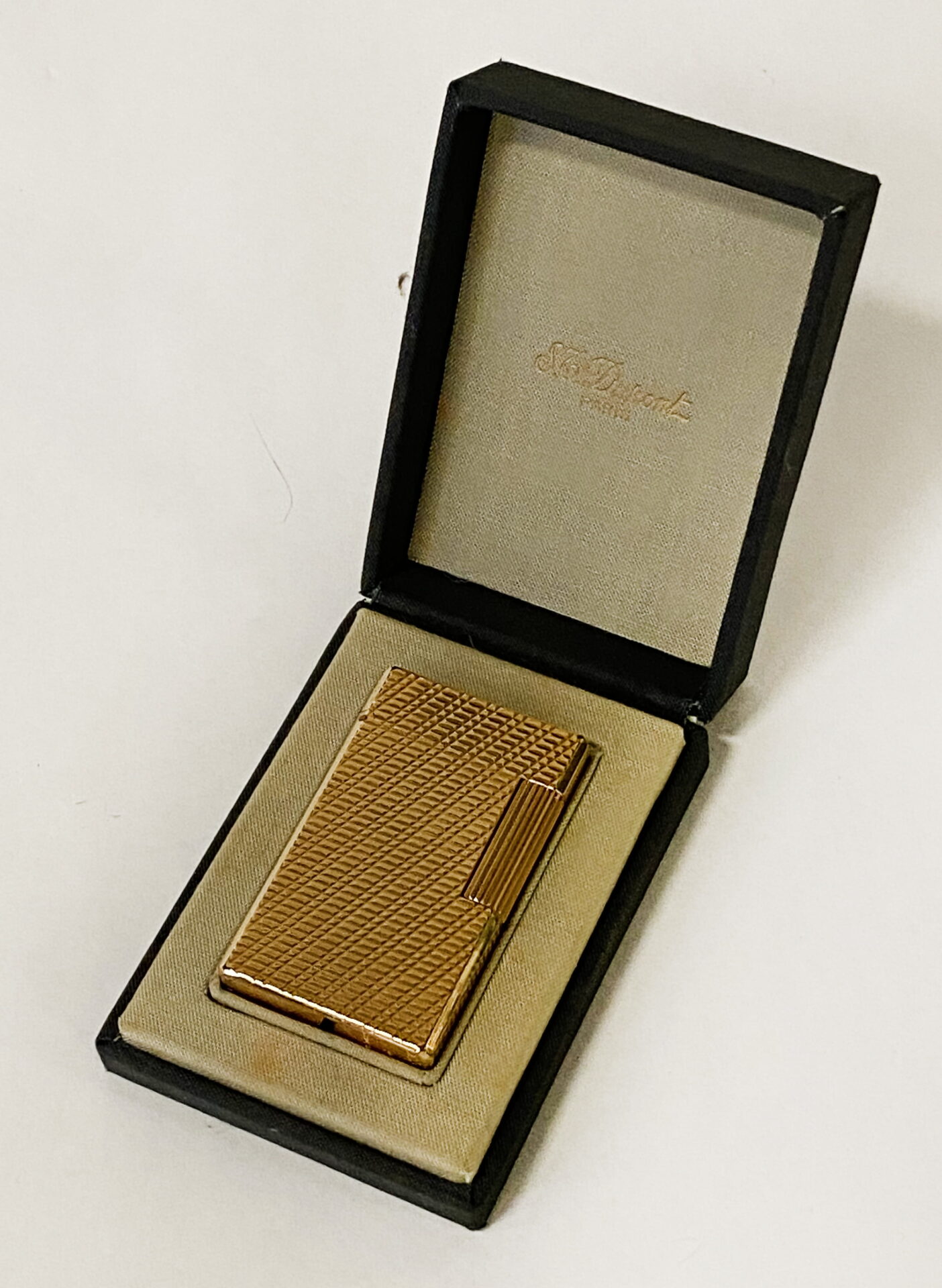 BOXED GOLD PLATED DUPONT LIGHTER IN DUPONT BOX Southgate Auction Rooms