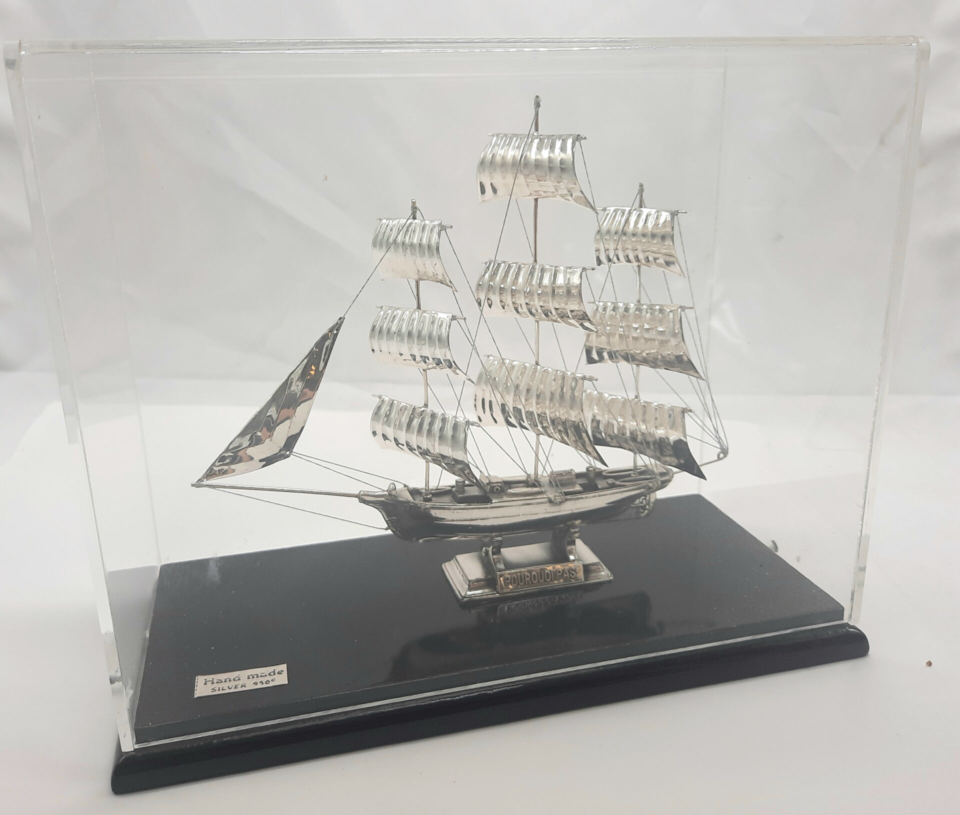 HAND MADE 950 SILVER SAILING BOAT IN DISPLAY CASE ''POURQUOI PAS'' 18