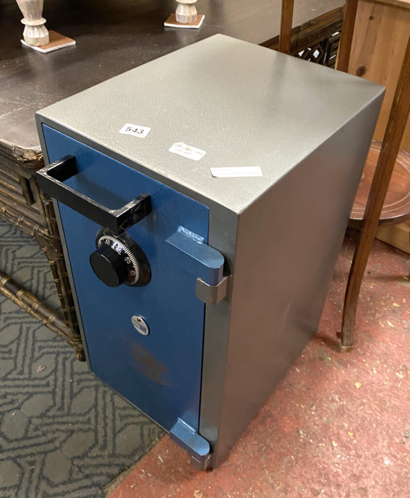 SMALL SAFE WITH KEY & COMBINATION - Southgate Auction Rooms