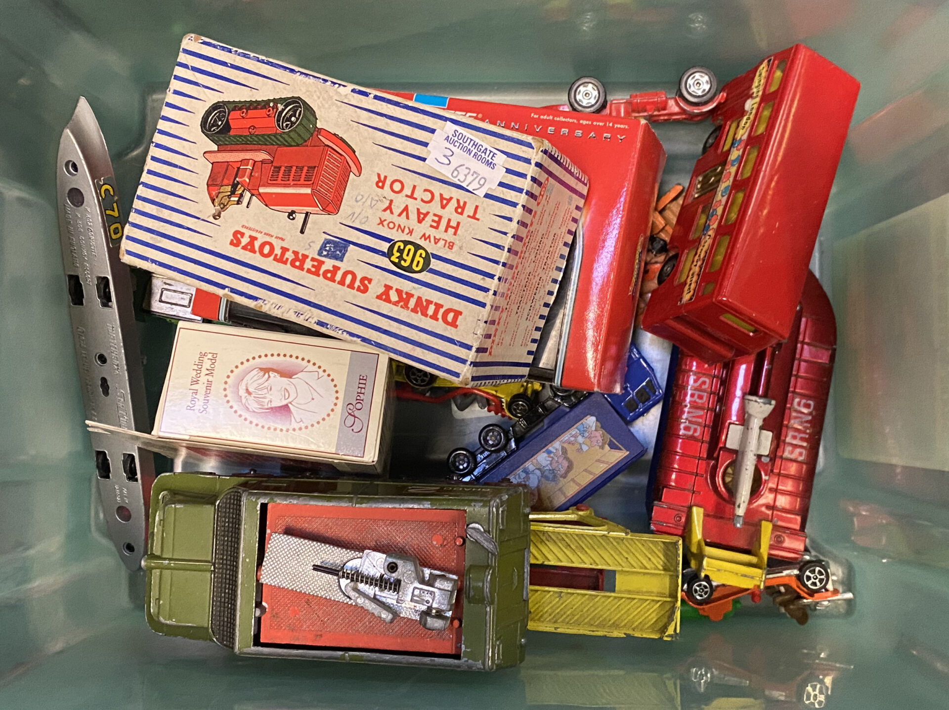 COLLECTION OF DIECAST VEHICLES TO INCLUDE DINKY 963 BLAW KNOX HEAVY TRACTER BOXED