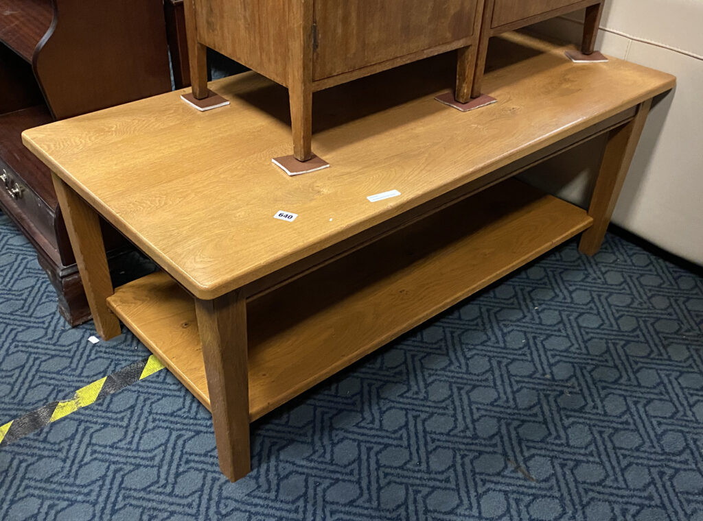 OAK OBLONG COFFEE TABLE - Southgate Auction Rooms