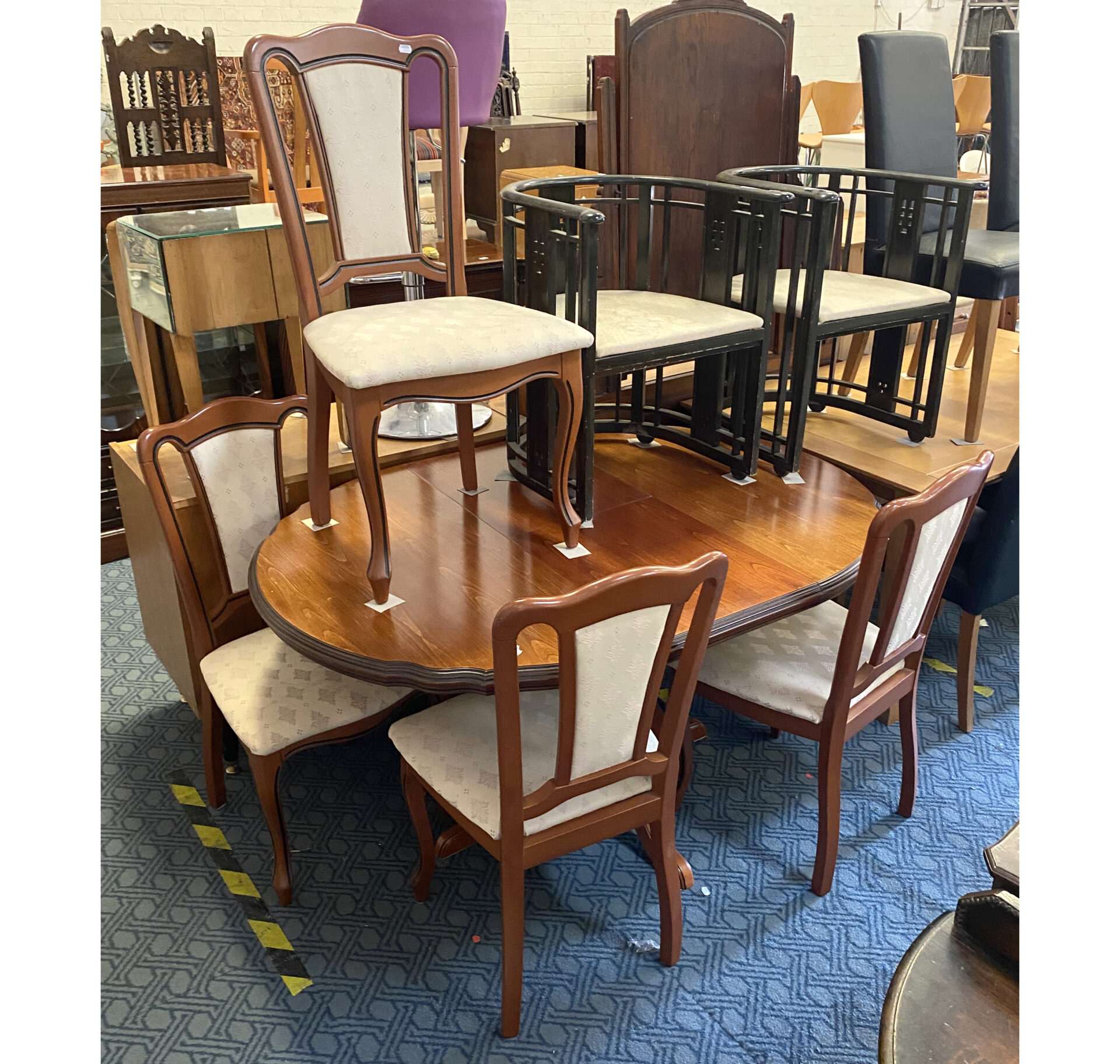 Circular Extending Dining Table And Chairs